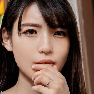 成島さとみ