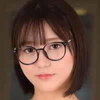 梓まりの